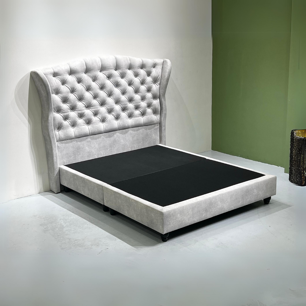 Bridgert Chesterfield King/Queen Bedframe | 142-08