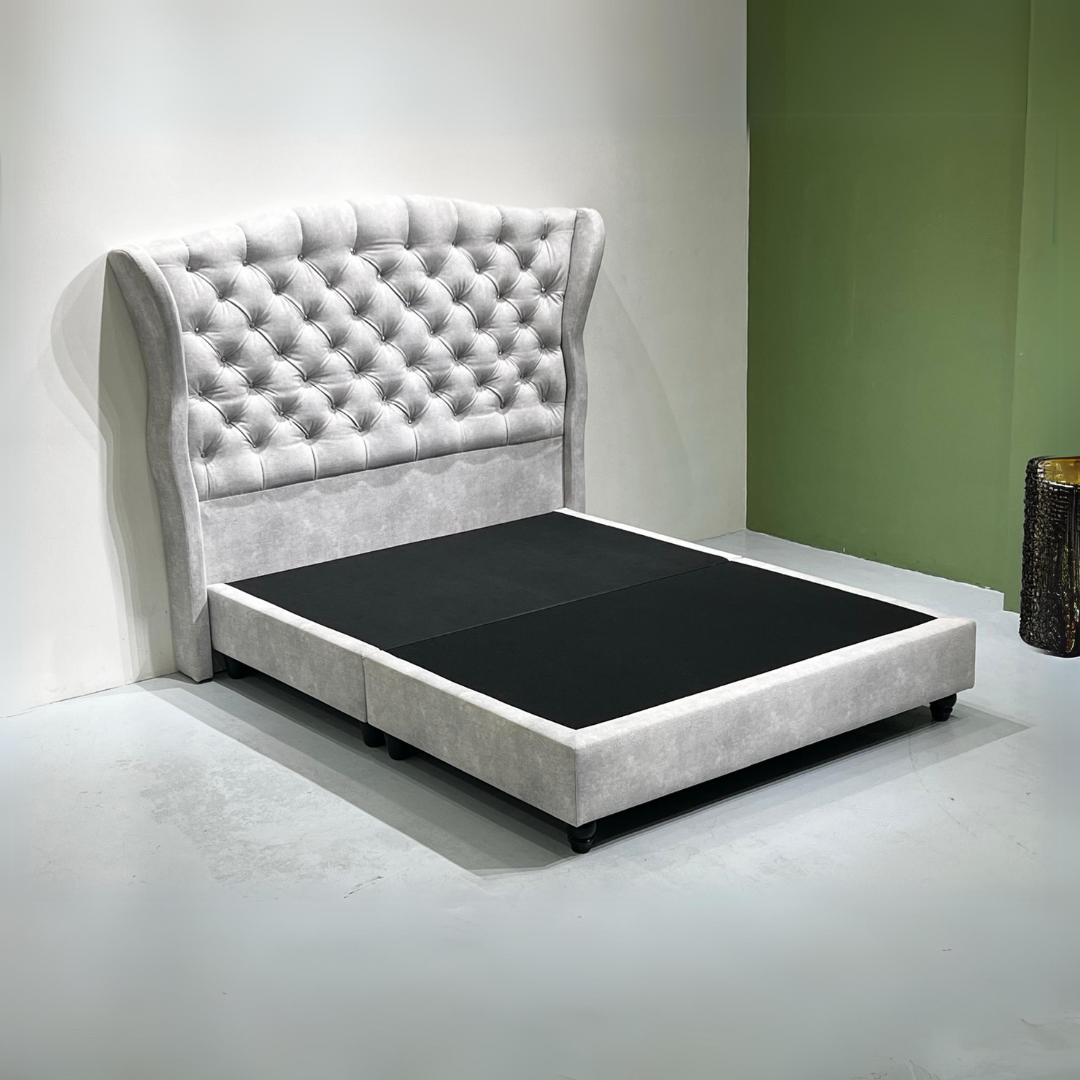 Bridgert Chesterfield King/Queen Bedframe | 142-08